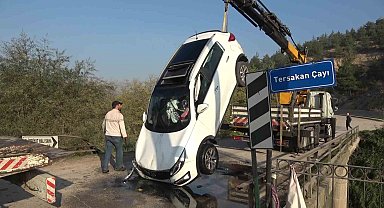 Amasya'da otomobil köprüden Tersakan Çayı'na uçtu: 2 kız çocuğunu vatandaşlar kurtardı