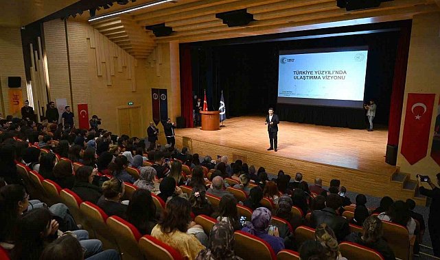 Anadolu Üniversitesi ev sahipliğinde düzenlenen Ufest Gençlik Festivali Bakan Yardımcısı Boyraz'ın sunumuyla sona erdi
