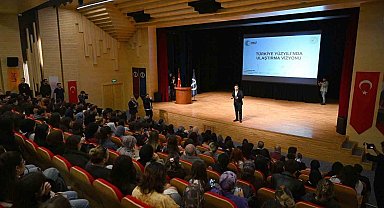 Anadolu Üniversitesi ev sahipliğinde düzenlenen Ufest Gençlik Festivali Bakan Yardımcısı Boyraz'ın sunumuyla sona erdi