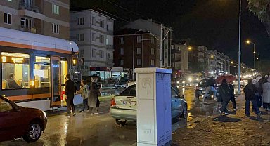 Aniden bastıran yağmur 'Avrupa kentini' felç etti