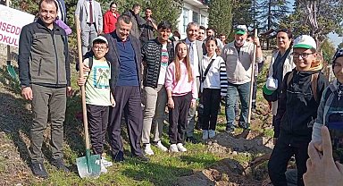 Ankara'da Milli Ağaçlandırma Günü'nde fidanlar toprakla buluştu