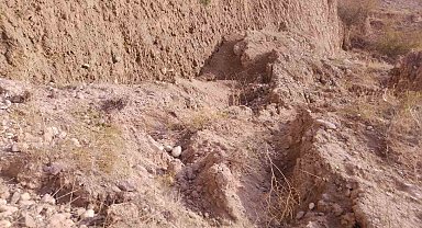 Ankara'da toprak kayması meydana gelen yol trafiğe kapatıldı