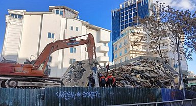 Ankara'da yıkım çalışması gerçekleştiren binada çökme meydana geldi