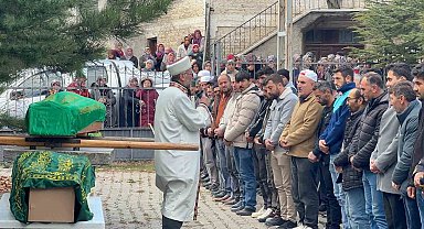 Anne ve kızları gözyaşlarıyla son yolculuğuna uğurlandı