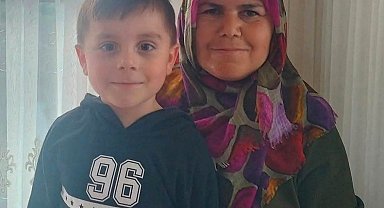 Annenin donarak, oğlunun düşerek öldüğü üzerinde duruluyor