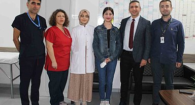 Annesinin böbreğiyle hayata tutundu