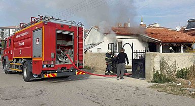Annesinin evini ateşe verip kaçtı
