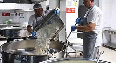 Antalya Büyükşehir'den aşevleriyle sosyal destek