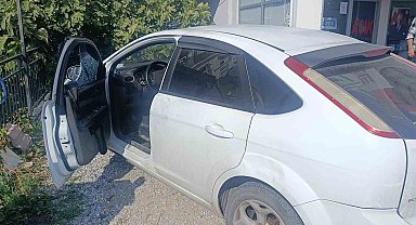 Antalya'da 16 yaşındaki çocuk otomobilin camını kırıp 50 bin TL çaldı