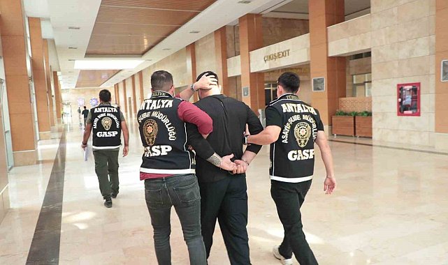 Antalya'da 18 yıl 7 ay 17 gün kesinleşmiş hapis cezası ile aranan şahıs yakalandı