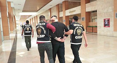 Antalya'da 18 yıl 7 ay 17 gün kesinleşmiş hapis cezası ile aranan şahıs yakalandı