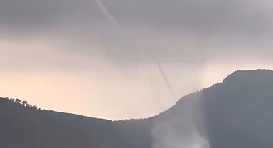 Antalya'da denizde aynı anda 2 hortum oluştu