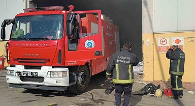 Antalya'da geri dönüşüm fabrikasındaki yangın korkuttu
