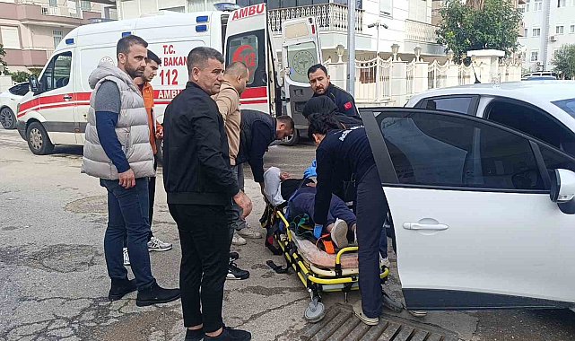 Antalya'da hafif ticari araç ile otomobil çarpıştı: 1 yaralı