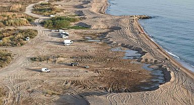Antalya'da kum hırsızları sahilleri talan etti, kum ocağına dönen sahiller dronla görüntülendi