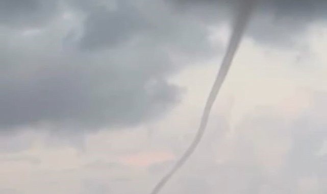 Antalya'da oluşan hortum kameraya yansıdı