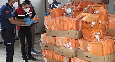 Antalya'da 25 ton tarihi geçmiş tavuk imha edildi