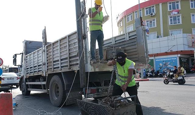 Antalya'da yağmur suyu hatları temizleniyor