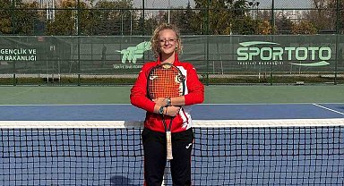 Antalyalı 16 yaşındaki tenisçi Zeynepsu, Tokyo Olimpiyatları için milli formayı giydi