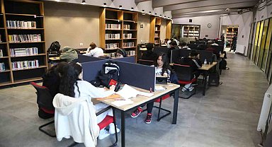 Ara tatilde Melikgazi'nin Akıl Küpü Kütüphaneleri dolup taşıyor