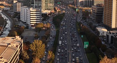 Ara tatilin bitmesiyle İstanbul'da trafik yoğunluğu yüzde 80'e ulaştı
