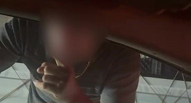 Aracın önünü kesip yumruklayan ve küfür eden trafik magandasına ev hapsi