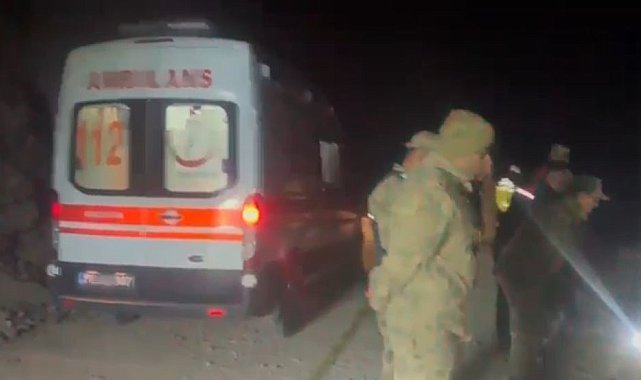 Ardahan'da kamyon devrildi: 1 ölü