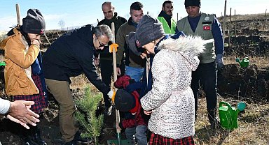 Ardahan'da öğrenciler fidan dikti