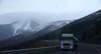 Ardahan'ın yüksek kesimleri beyaza büründü