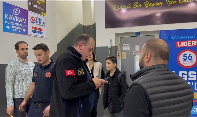Arızalanan asansörde 45 dakika mahsur kaldılar: 2 öğrenciyi itfaiye kurtardı