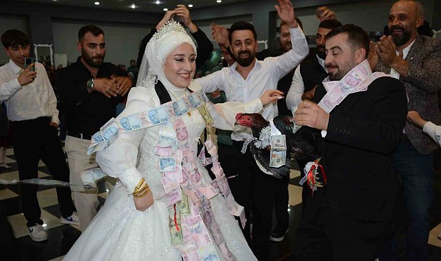 Artvin'de damada arkadaşlarından canlı tavuk ve horoz sürprizi