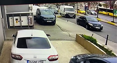 Ataşehir'de kontrolden çıkan otomobil 3 araca çarparak takla attı