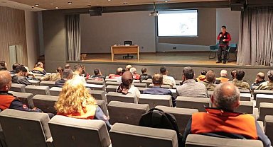 Ataşehir'den sınav maratonunda ailelere destek semineri