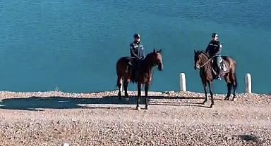 Atlı jandarma timleri Zernek Barajı'nda devriyede