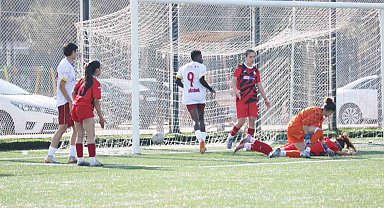 Auran Kayseri Kadın FK farklı kazandı
