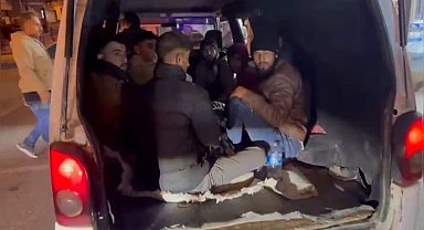 Avrupa hayaliyle çıktıkları yolda minibüs bagajında yakalandılar