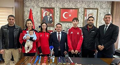 Avrupa üçüncüsü olan sporculara tebrik
