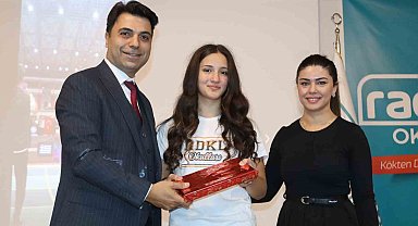 Avrupa'nın zirvesi, 15 yaşındaki Esmira'nın