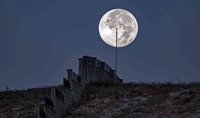 Ay, yılın en yakın anlarında Bitlis'e veda etti