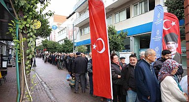 Aydın Büyükşehir, binlerce fideyi Nazilli'de vatandaşlara dağıttı