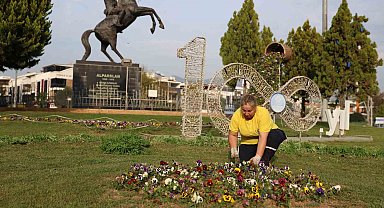 Aydın rengarenk çiçeklerle bezeniyor