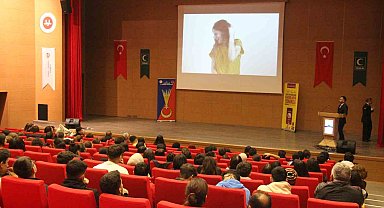 Aydın'da gençler için 'Şiddetsiz ve Bağımsız Gelecek' buluşması gerçekleştirildi