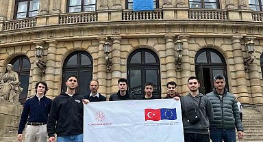 Aydınlı liselilerden elektrikli araç şarj istasyonu alanında uluslararası başarı