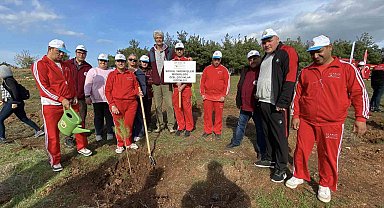 Ayvalık'ta ertelenen fidan dikim etkinliğine ilgi yoğun oldu