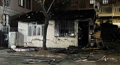 Bağcılar'da gecekondu yangını: Anne ve 4 çocuğu dumandan etkilendi