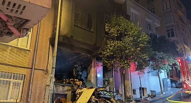 Bağcılar'da iş yerinde çıkan yangın binayı sardı: 1 yaralı