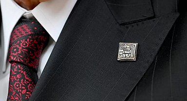 Bahçeli'nin rozeti ve yüzüğü gündem oldu, motifler Sivas'ı akıllara getirdi