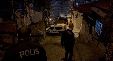 Bahçeye çıkan kadın cesetle karşılaştı