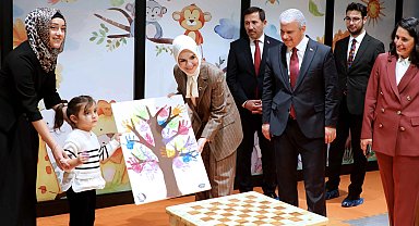 Bakan Göktaş, Hoşkubbe Millet Kütüphanesi'ni ziyaret etti