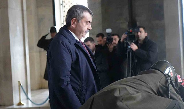 Bakan Tekin: "Dünya çok hızlı değişiyor, insan değişiyor, biz de bu değişimi anlamlandırmakla mükellef olan bir mesleğin mensuplarıyız"